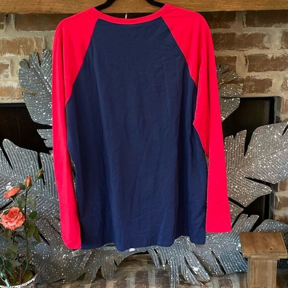 NWT Long Raglan Sleeve (Red) Body (Navy) Let It Snow Tee Size L - Picture 2 of 4